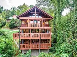 Beautiful & Cozy Amazing Views, hot tub, Games rm!