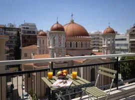 Big Stylish 2BR Apt City Views 3 Min Walk to Sea