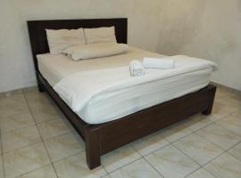 Green Doorz Hotel, hotel a Rembang