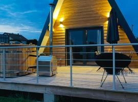 Lady Tipi 3 avec bain nordique, hotel in Saint-Utin