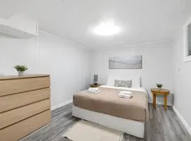 Beautiful Basement Private Suite Prime Location