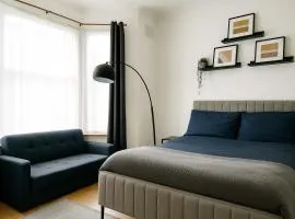 Entire 3 Bedroom Home With Garden In London