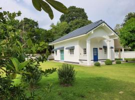 Ballachulish Rayong 2 BR, caba&ntilde;a o casa de campo en Mae Pim