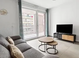 Lumineux, terrasse cosy et parking privé inclus