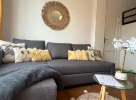 PARIS-MONTROUGE Magnifique Studio Appartement de 35m2 - très cosy pour 1 à 6 personnes refait à neuf - ENTIRE APARTMENT LUXIRIOUS AND WARM - Montrouge Paris 14ème - Proche Aéroport Orly & Parc Expositions Porte de Versailles FREE WIFI GRATUIT
