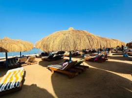 Unique Studio Free access beach, hotell i Hurghada