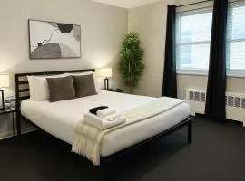 Cozy 1BR Apt Near Dining & Shops - Kimball C2