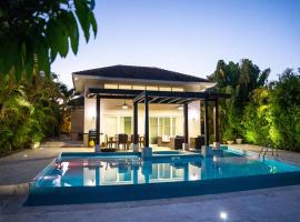 Private Punta Cana Villa with Pool & Golf View, hotel in Punta Cana