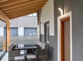 Apartamento con terraza y jardín en Sarón