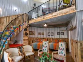 Guest Grain Bin Foghorn Leghorn sleeps 8