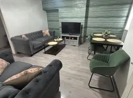 3 Bedroom House Driveway near to NEC - 6 guests