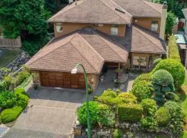 Luxury 3BR Home, 2 King Beds, Near cafes and groceries