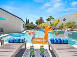 Modern Lux 4 BR Home- Pool, Spa and Gym