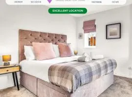 Wheatley House - Great Location - Free Parking, Self-Check-In, Fast Wifi and Smart TVs by Yoko Property