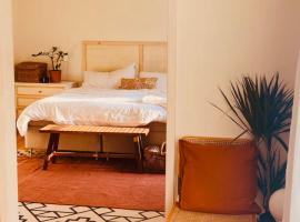 Summer Home with Private Garden, villa en Klintehamn