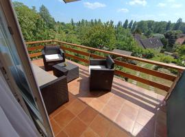 Panoramic house in Szigliget, alojamiento con cocina en Szigliget