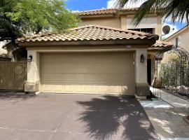 Big 4 Bedroom Property with a Pool, Hotel in Las Vegas