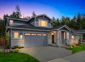 Serene Port Orchard Retreat - 3BR 3BA with Trails and Amazing Views