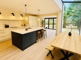 Stunning 5 bed house in enviable location