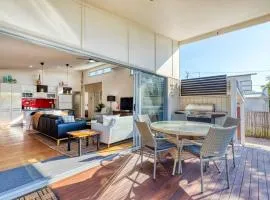 Delightful Dicky Beach Holiday House