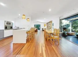 Mudjimba Beach Haven - Stroll to the Water