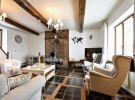 Luxury Pool Villa in Goesnes, cleaning included, hotel v destinaci Goesnes