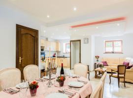 Chalet in Belgium near Lavaux Castle, cleaning included, hotel v destinaci Beauraing