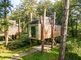 Treehouse near Tournai with Sauna Retreat, cleaning included