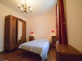 Vintage home with pets, cleaning included