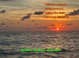 Magic Secluded Suite-Pool-Sauna plus Lake View Venice Florida, hotel i Venice