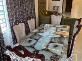 Raaj-hans Guest House