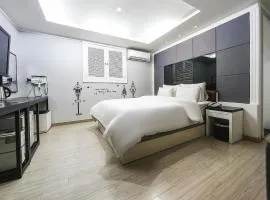 Zenith Hotel