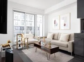 Classy and Luxury 2 bedroom apartment 5 mins to Dundas Square