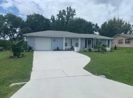 Cute 2 bedroom home, peaceful and so central !