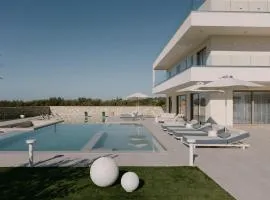 Calòre Villa, Close to Beach, Gym, Sauna & Cinema, By ThinkVilla
