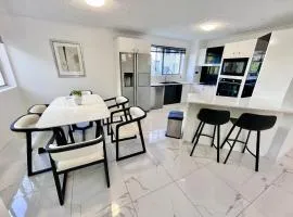 Surfers Paradise Center- Ocean View Vacation Condo-Pool&Pier,Walk to Beach