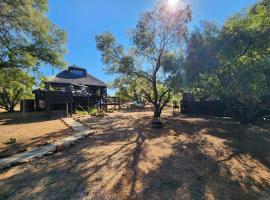 Private Lodge at Vaalkop Dam Reserve, hotel di Beestekraal