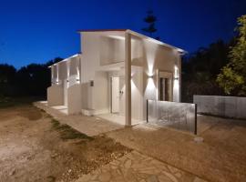 SmallHouseLefkada &Theta;&Epsilon;&Mu;&Alpha;, smje&scaron;taj s doručkom u gradu 'Lefkada Town'