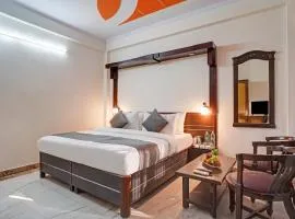 Hotel Vasundhara Grand - Near EDM Mall