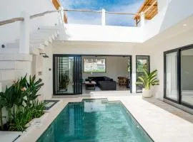 Villa Onetti - Luxury Villa with Private Pool, Rooftop & Rice Field Views
