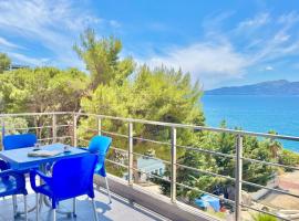 Deus Saranda Apartment, παραλιακό ξενοδοχείο σε Polisi i Vogël