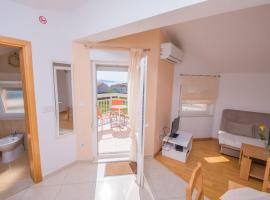 Villa Diva Apartments, hotel in Kaštela
