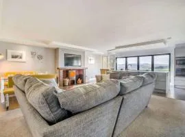 10 Guests - 5 Bedrooms - Deck - Hot Tub