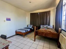 Green Gecko Pool Hostel and 3 Day Expedtion