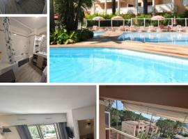 Résidence de Vacances avec piscine & Transat, à 2 minutes de la mer -Bât n7 - 2 appartements côte à côte terrasse communicante selon les disponibilités, hotel v destinaci Vallauris