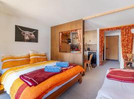 Studio With Mountain View In The Vacation Center, Hotel in Diemtigen