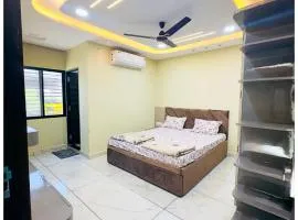 HOTEL RUDRA- SAGAR Near Shri Mahakaleshwar Jyotirlinga Temple & Railway Station - Free Wifi# Free Parking Available - Best Homestay In Ujjain