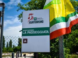 Agri Campeggio La Passeggiata solo posti campeggio camper roulotte tende, hotel v destinaci Goito