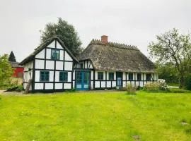 Bauernhaus mit großem Garten