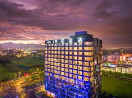 Mercure Nantong Suxitong Riverside, hotel in Nantong